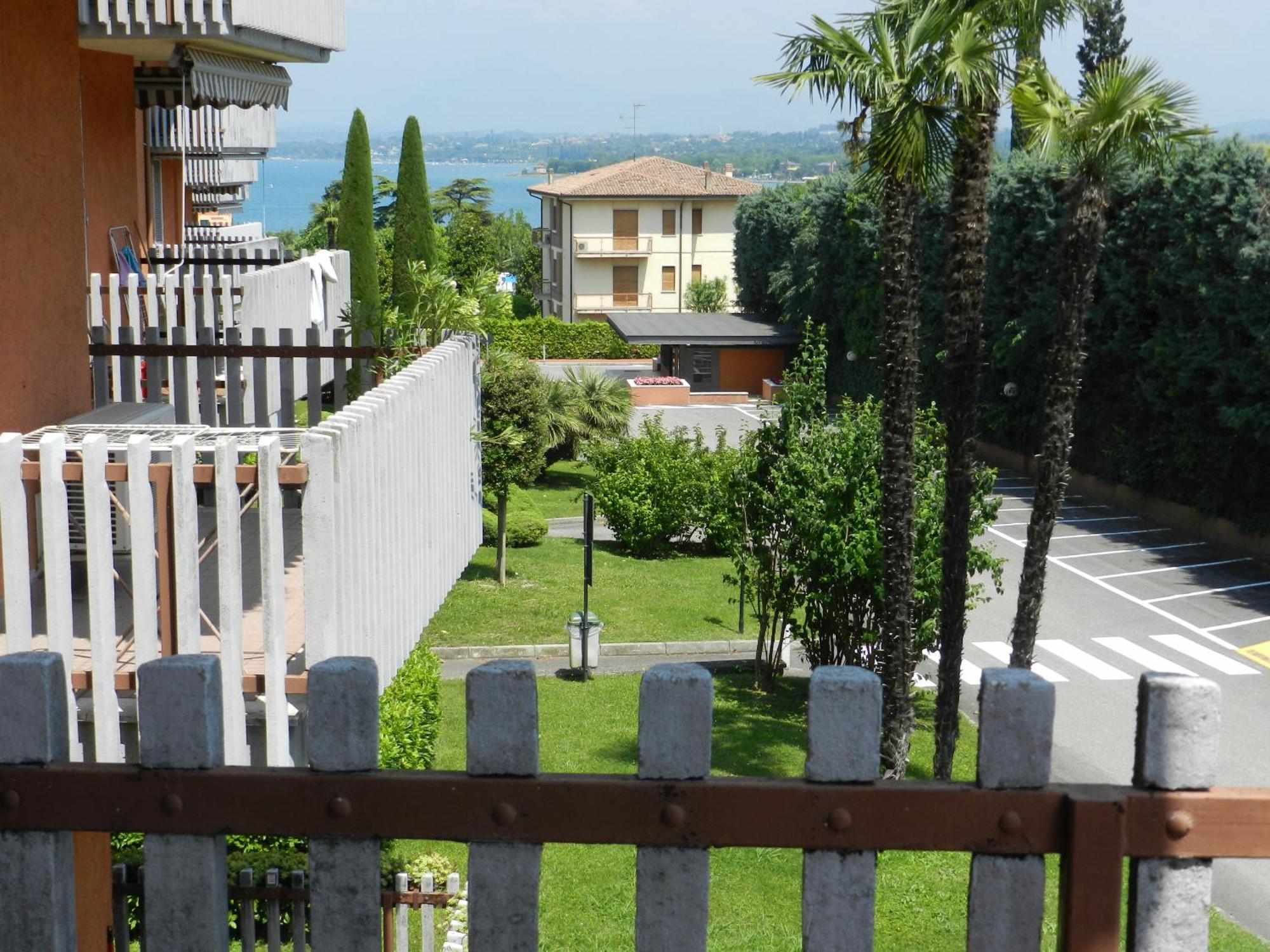 Al Girasole Διαμέρισμα Πεσκιέρα ντελ Γκάρντα Εξωτερικό φωτογραφία